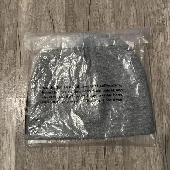 Men’s Reebok Icon Knit Beanie - Picture 3 of 4